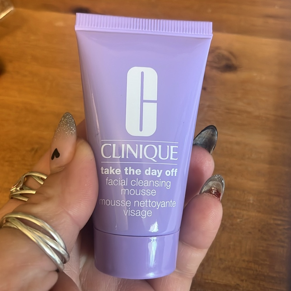 Clinique Makeup Set with Pink Cosmetic Bag - Picture 4 of 12